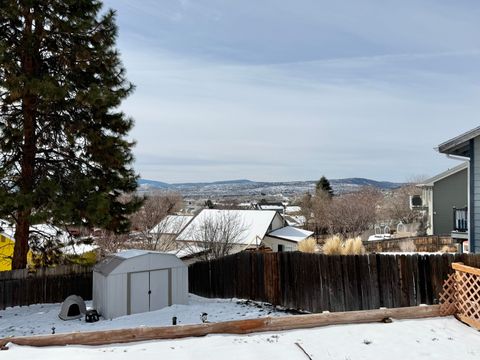 Tiny photo for 5704 Upland Drive, Klamath Falls, OR 97603 (MLS # 220215539)