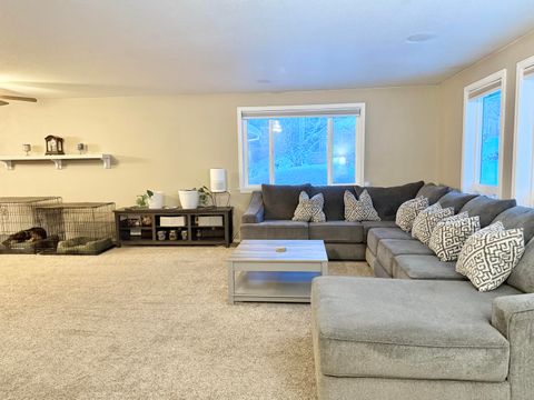 Tiny photo for 5704 Upland Drive, Klamath Falls, OR 97603 (MLS # 220215539)