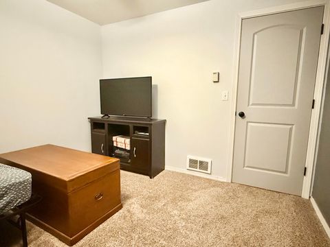 Tiny photo for 5704 Upland Drive, Klamath Falls, OR 97603 (MLS # 220215539)