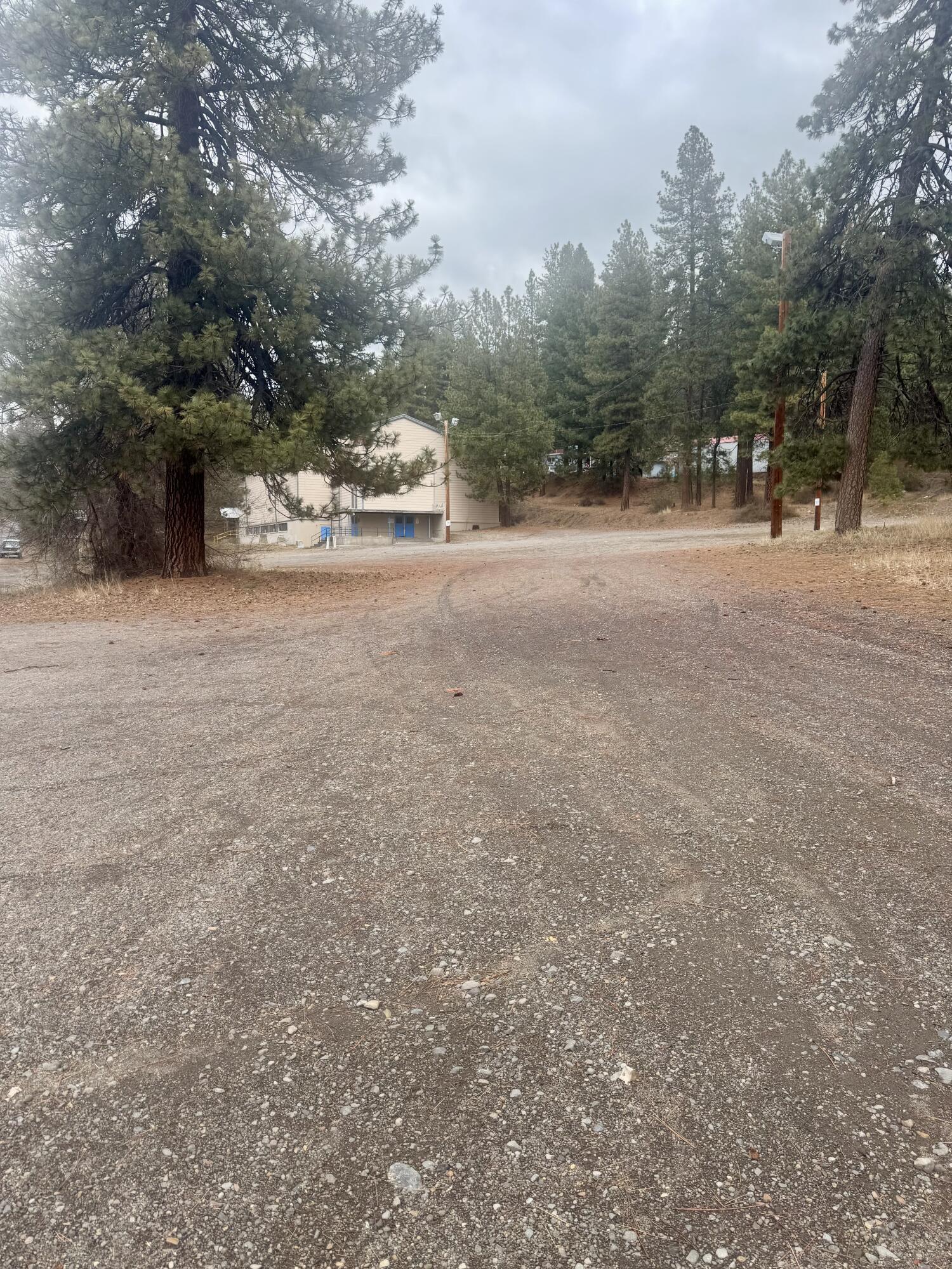 225 E Schonchin Street