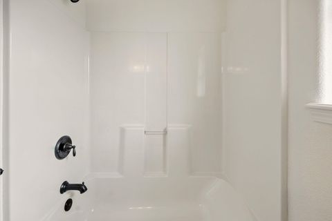 Tiny photo for 317 SW Bayou Place, Grants Pass, OR 97526 (MLS # 220213249)