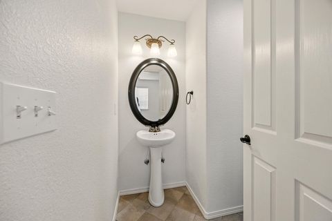 Tiny photo for 317 SW Bayou Place, Grants Pass, OR 97526 (MLS # 220213249)