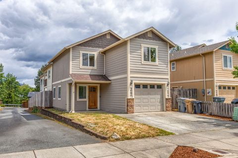 Tiny photo for 317 SW Bayou Place, Grants Pass, OR 97526 (MLS # 220213249)
