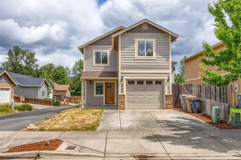 Photo of 317 SW Bayou Place, Grants Pass, OR 97526 (MLS # 220213249)