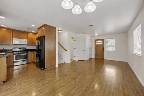 Tiny photo for 317 SW Bayou Place, Grants Pass, OR 97526 (MLS # 220213249)