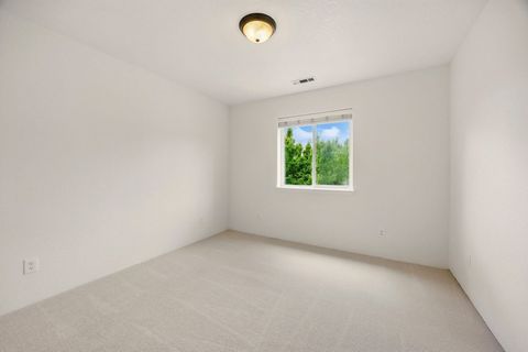 Tiny photo for 317 SW Bayou Place, Grants Pass, OR 97526 (MLS # 220213249)