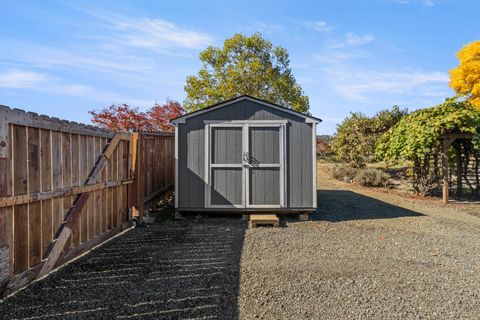 Tiny photo for 135 Othello Avenue, Roseburg, OR 97471 (MLS # 220211096)