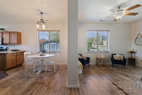 Tiny photo for 135 Othello Avenue, Roseburg, OR 97471 (MLS # 220211096)