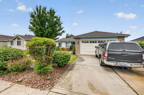 Tiny photo for 1764 Sandpiper Drive, Medford, OR 97501 (MLS # 220224305)