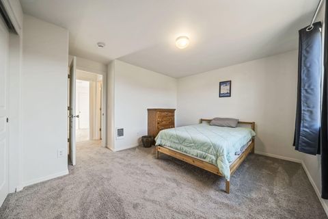 Tiny photo for 2527 NE 5th Street, Redmond, OR 97756 (MLS # 220212266)