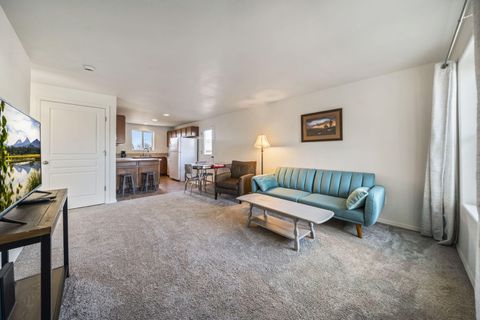 Tiny photo for 2527 NE 5th Street, Redmond, OR 97756 (MLS # 220212266)