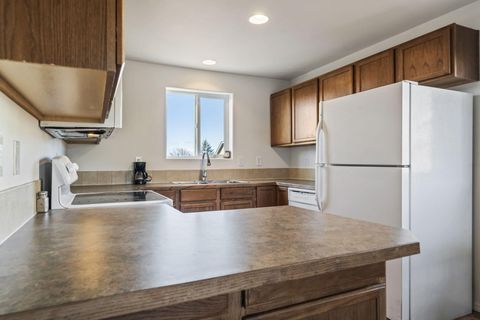 Tiny photo for 2527 NE 5th Street, Redmond, OR 97756 (MLS # 220212266)