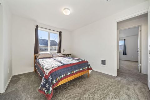 Tiny photo for 2527 NE 5th Street, Redmond, OR 97756 (MLS # 220212266)