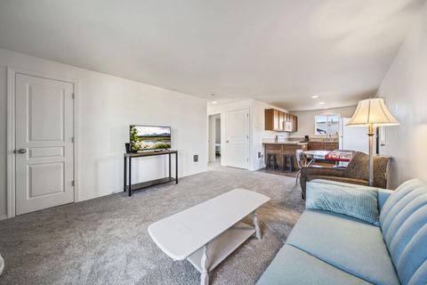 Tiny photo for 2527 NE 5th Street, Redmond, OR 97756 (MLS # 220212266)