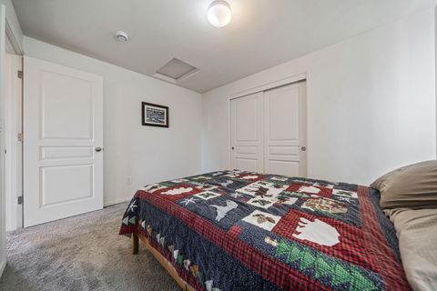 Tiny photo for 2527 NE 5th Street, Redmond, OR 97756 (MLS # 220212266)