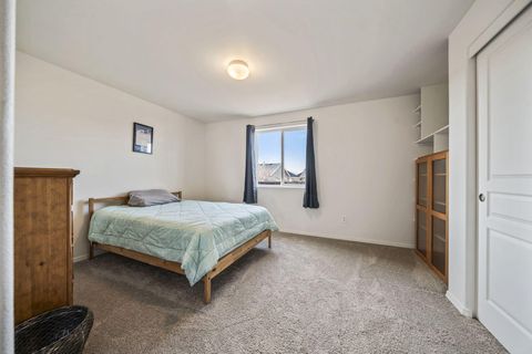 Tiny photo for 2527 NE 5th Street, Redmond, OR 97756 (MLS # 220212266)