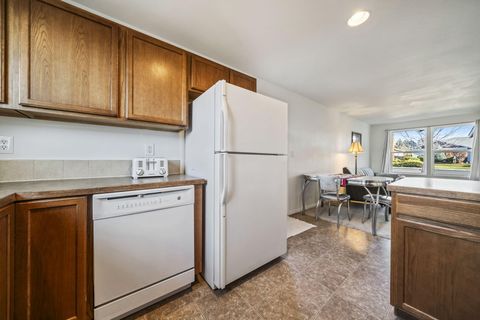 Tiny photo for 2527 NE 5th Street, Redmond, OR 97756 (MLS # 220212266)