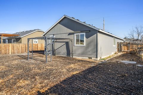 Tiny photo for 2527 NE 5th Street, Redmond, OR 97756 (MLS # 220212266)