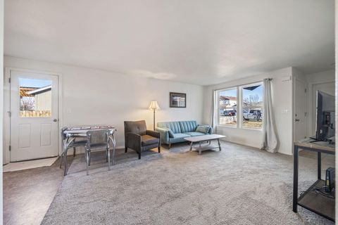 Tiny photo for 2527 NE 5th Street, Redmond, OR 97756 (MLS # 220212266)