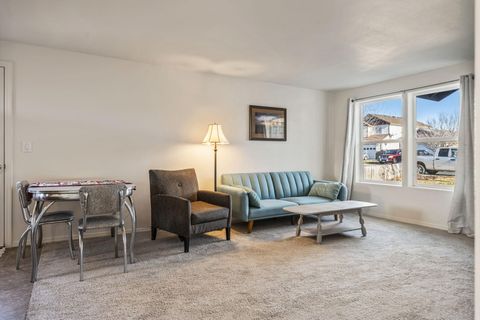 Tiny photo for 2527 NE 5th Street, Redmond, OR 97756 (MLS # 220212266)