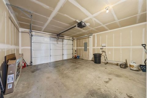 Tiny photo for 2527 NE 5th Street, Redmond, OR 97756 (MLS # 220212266)