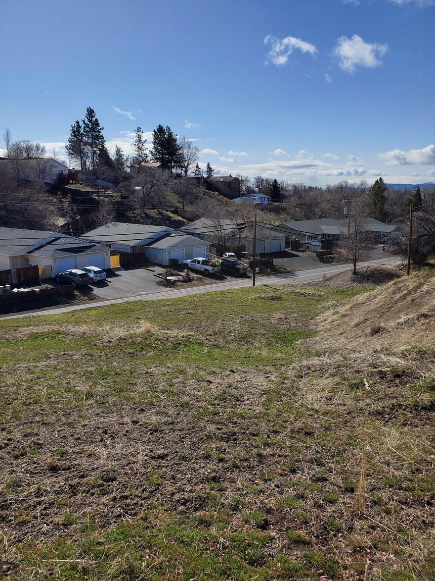 3 Medium density lots totaling .52 acres with access to geothermal hot spring in neighborhood. Utilities on or near lots. In neighborhood with other medium density homesites around, an investors opportunity not to be missed. Close to Oregon Institute of Technology, Skylakes Medical Center and shopping.