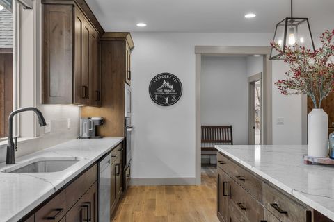 Tiny photo for 17800 SW Chaparral Drive, Powell Butte, OR 97753 (MLS # 220214437)