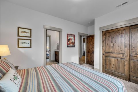 Tiny photo for 17800 SW Chaparral Drive, Powell Butte, OR 97753 (MLS # 220214437)