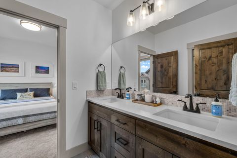 Tiny photo for 17800 SW Chaparral Drive, Powell Butte, OR 97753 (MLS # 220214437)