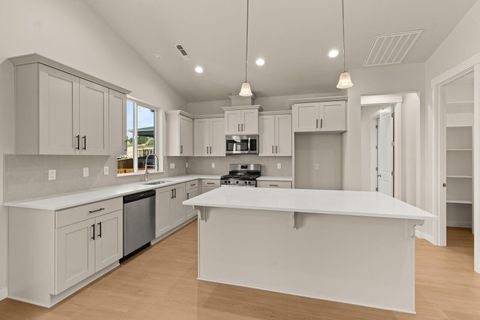 Tiny photo for 136 Valemont Drive #13, Eagle Point, OR 97524 (MLS # 220217143)