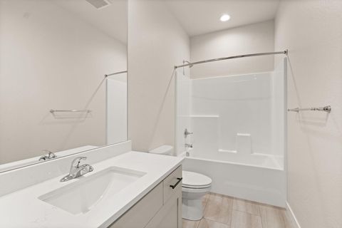 Tiny photo for 136 Valemont Drive #13, Eagle Point, OR 97524 (MLS # 220217143)