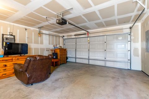 Tiny photo for 727 SE Cross Lane, Madras, OR 97741 (MLS # 220221774)