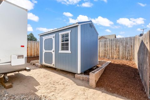 Tiny photo for 727 SE Cross Lane, Madras, OR 97741 (MLS # 220221774)