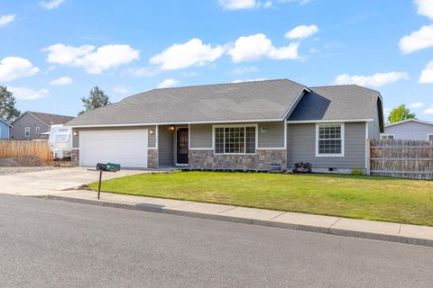 Tiny photo for 727 SE Cross Lane, Madras, OR 97741 (MLS # 220221774)