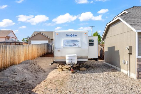 Tiny photo for 727 SE Cross Lane, Madras, OR 97741 (MLS # 220221774)