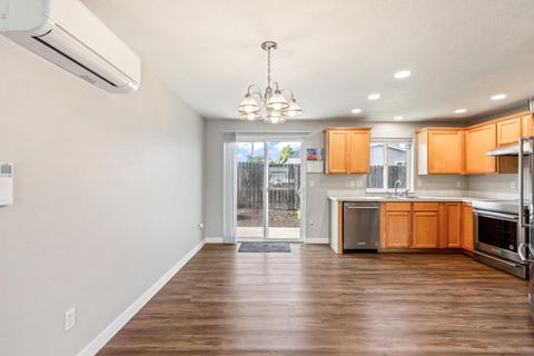 Tiny photo for 727 SE Cross Lane, Madras, OR 97741 (MLS # 220221774)