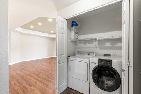 Tiny photo for 727 SE Cross Lane, Madras, OR 97741 (MLS # 220221774)