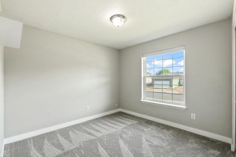 Tiny photo for 727 SE Cross Lane, Madras, OR 97741 (MLS # 220221774)