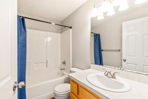 Tiny photo for 727 SE Cross Lane, Madras, OR 97741 (MLS # 220221774)