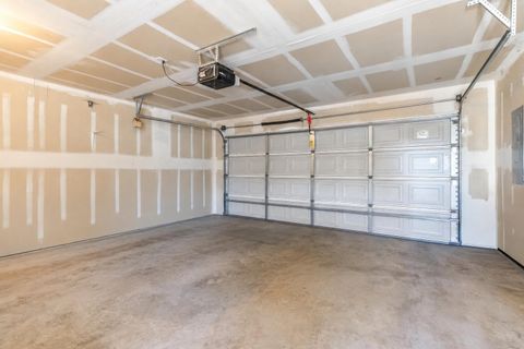 Tiny photo for 727 SE Cross Lane, Madras, OR 97741 (MLS # 220221774)