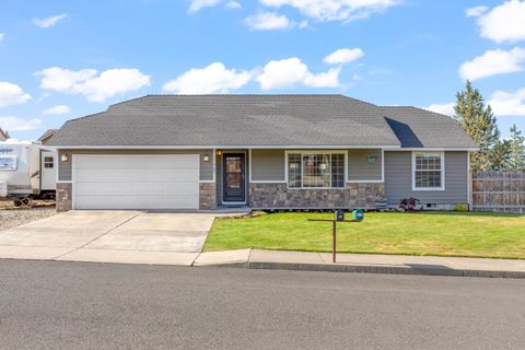 Photo of 727 SE Cross Lane, Madras, OR 97741 (MLS # 220221774)