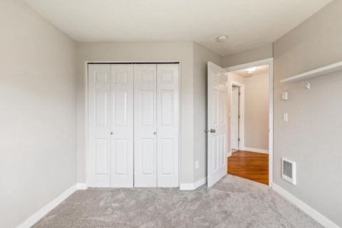 Tiny photo for 727 SE Cross Lane, Madras, OR 97741 (MLS # 220221774)