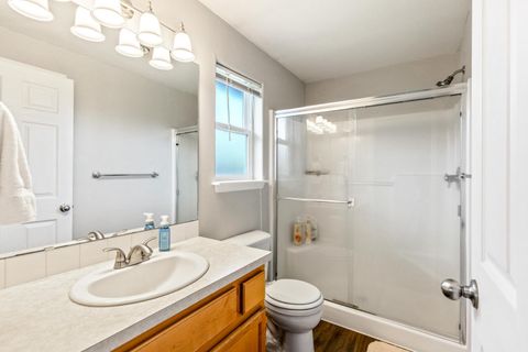 Tiny photo for 727 SE Cross Lane, Madras, OR 97741 (MLS # 220221774)