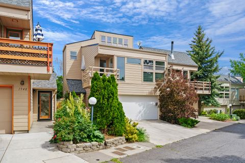 1946 NE Otelah Place Bend OR 97701
