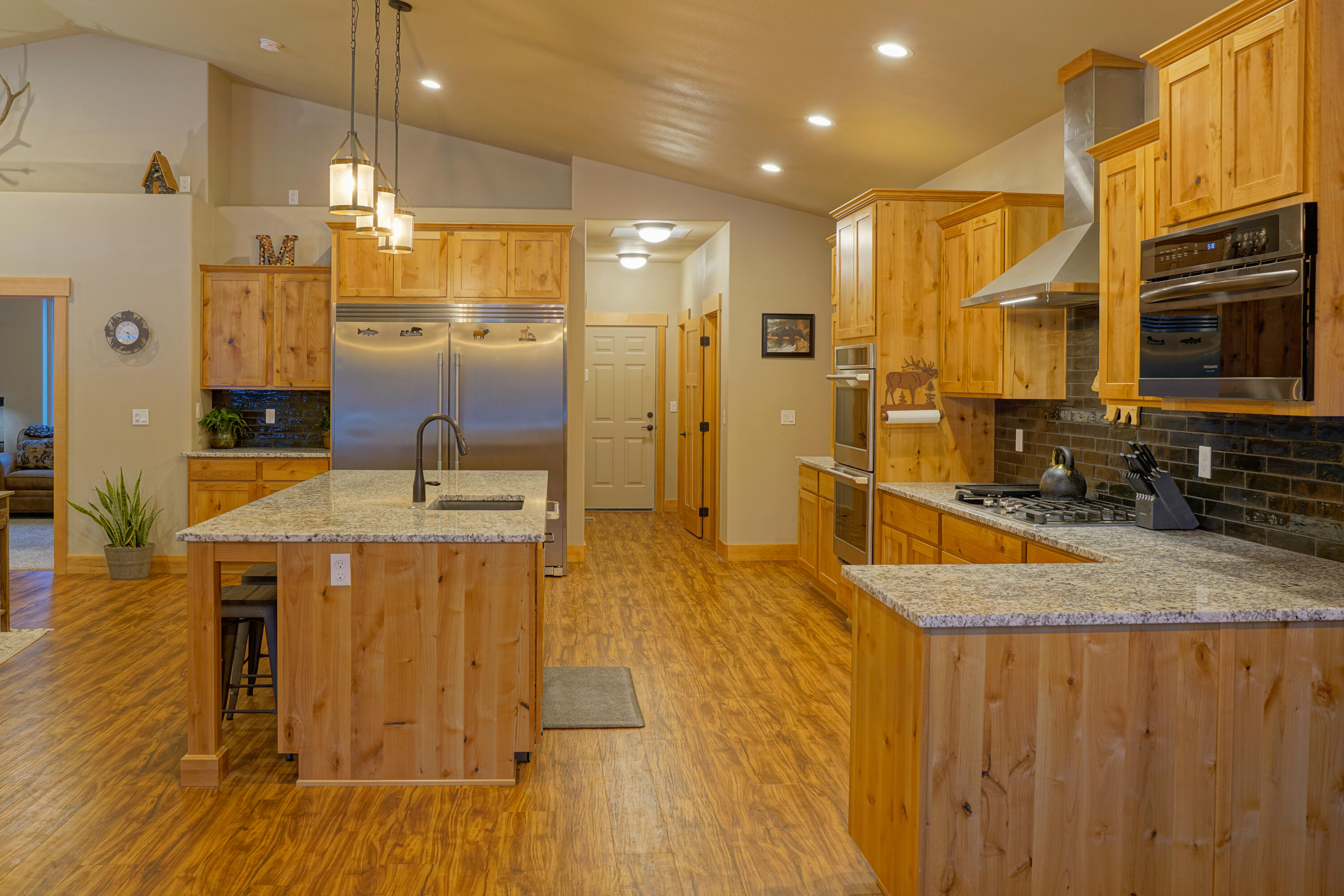 Pinewood Country Est - Residential