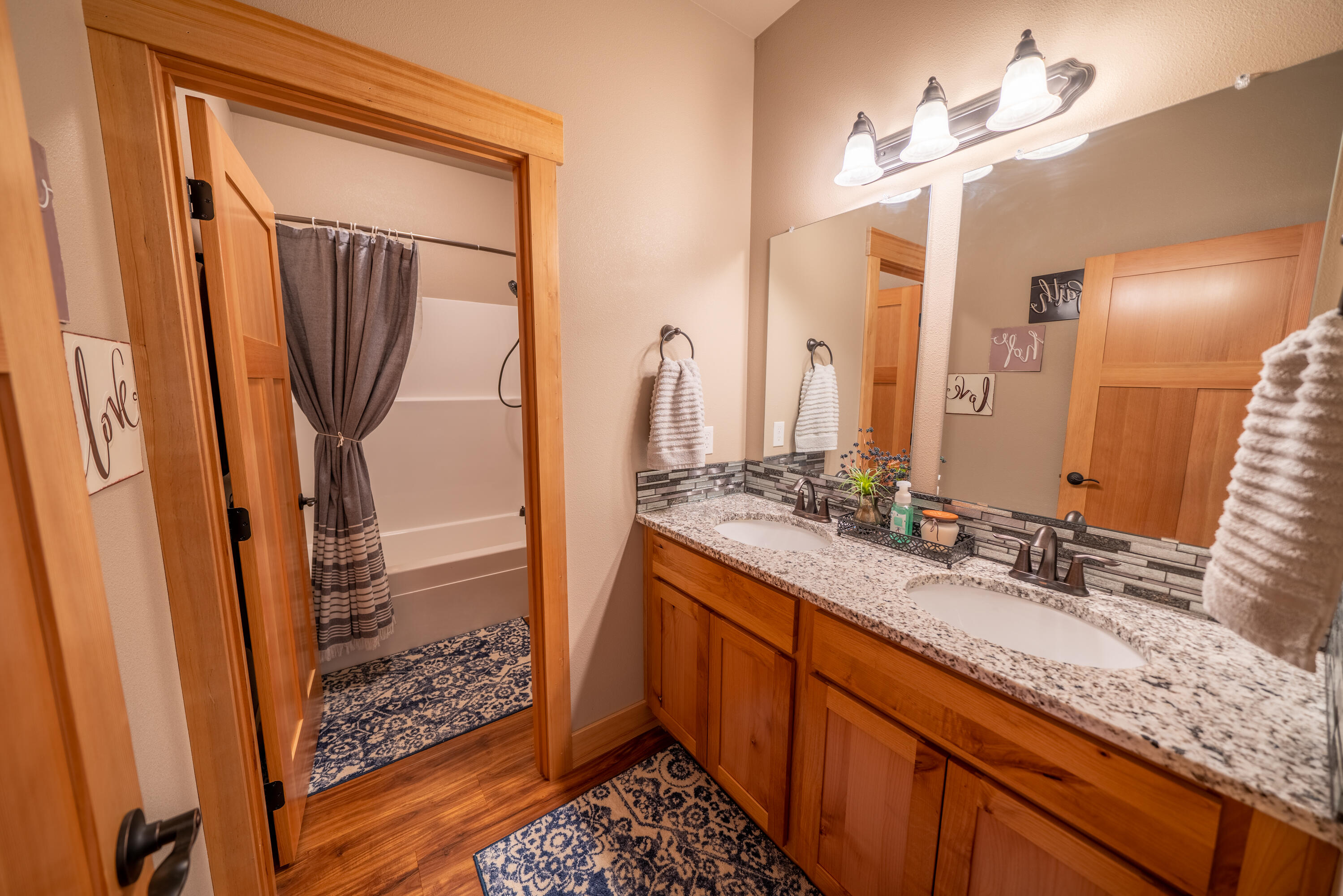 Pinewood Country Est - Residential