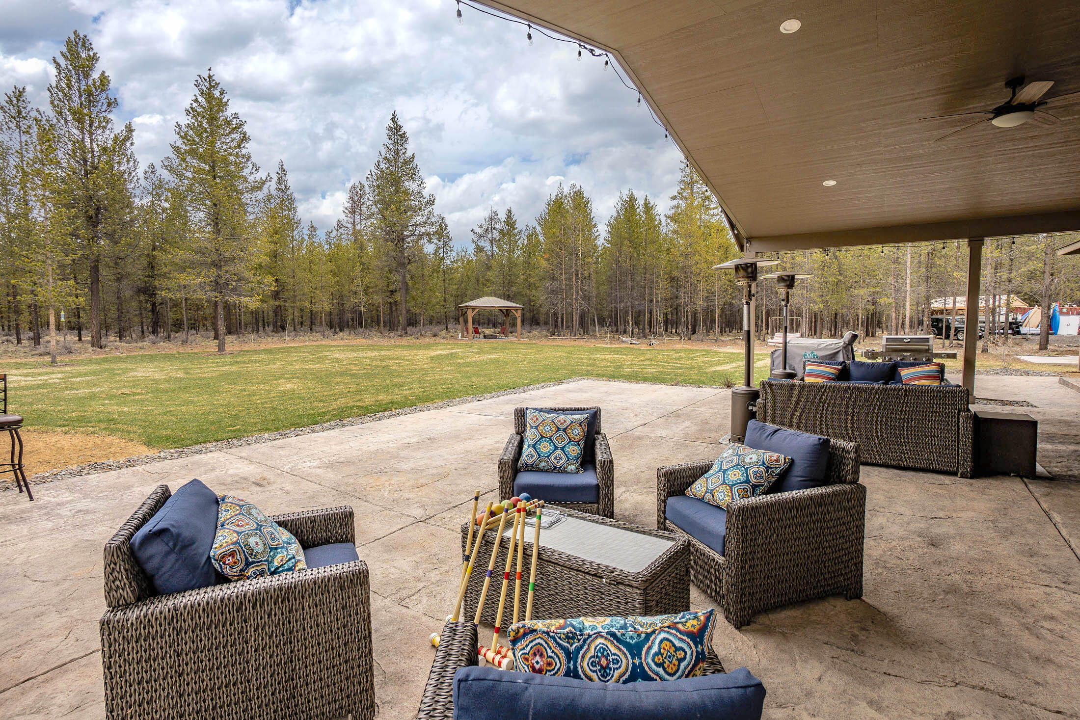 Pinewood Country Est - Residential