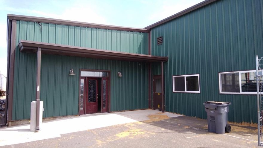 Approx. 3,500 sf. Office/ Showroom Space Available For Lease In White City. 5 private offices, Large Open Showroom, Security System, 3 bathrooms and a shower, Secure Location, Flexible Terms, Demisable. Modified Gross Lease.