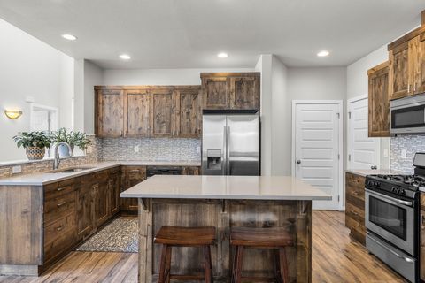 Tiny photo for 20456 Del Coco Court, Bend, OR 97702 (MLS # 220217007)
