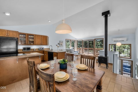 Tiny photo for 57330 Sequoia Lane, Sunriver, OR 97707 (MLS # 220222668)